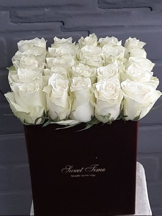 Kare Kutuda Beyaz Güller - İzmir Karşıyaka Çiçekçi