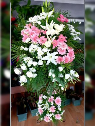 Pembe Beyaz Çiçekli Ferforje - İzmir Çiçekçi